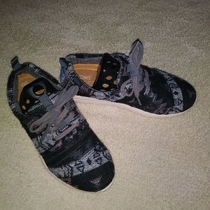 Tom's gray/black tribal print shoe size 6.5